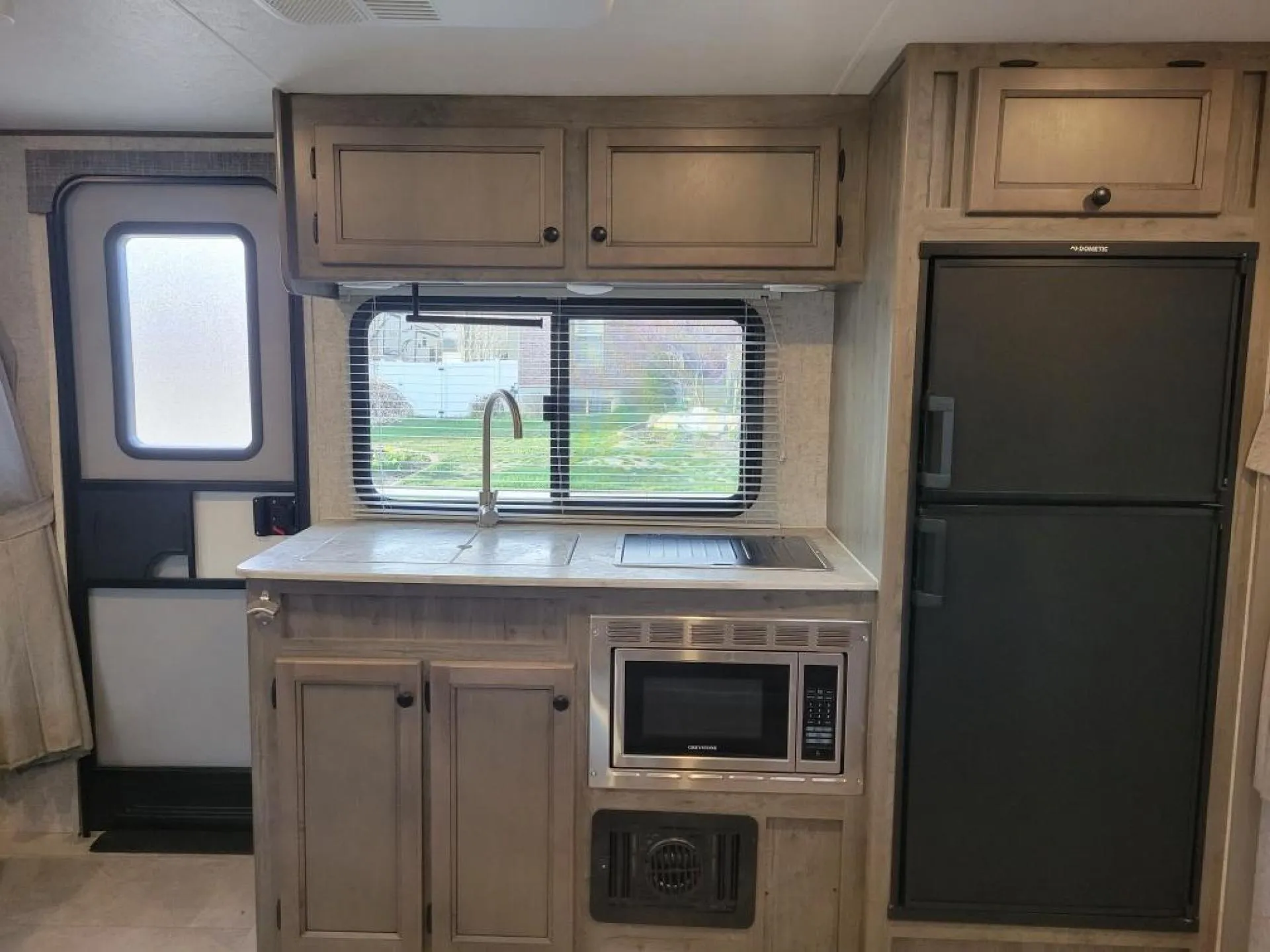 Apex Nano 208BHS, 2021 Coachmen Apex Nano 208BHS.