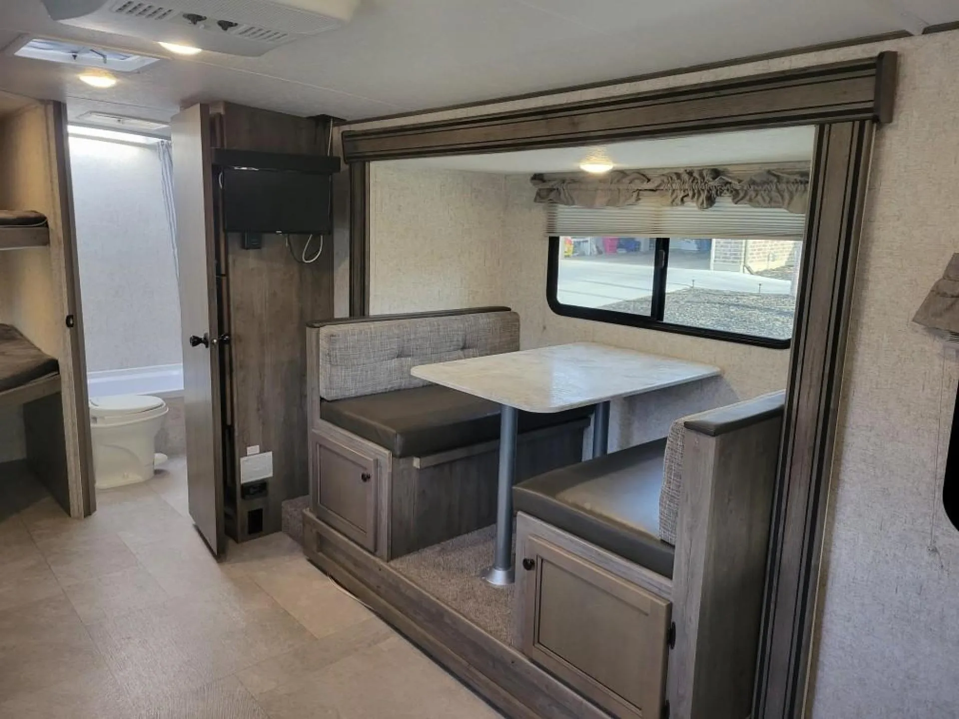 Apex Nano 208BHS, 2021 Coachmen Apex Nano 208BHS.