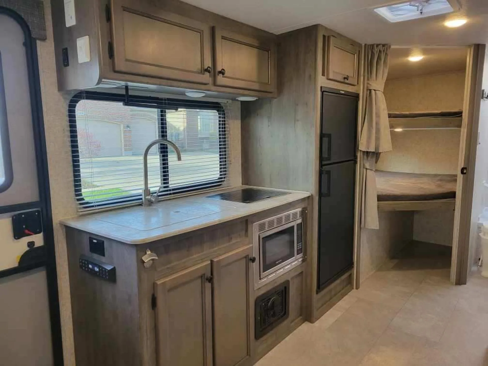 Apex Nano 208BHS, 2021 Coachmen Apex Nano 208BHS.