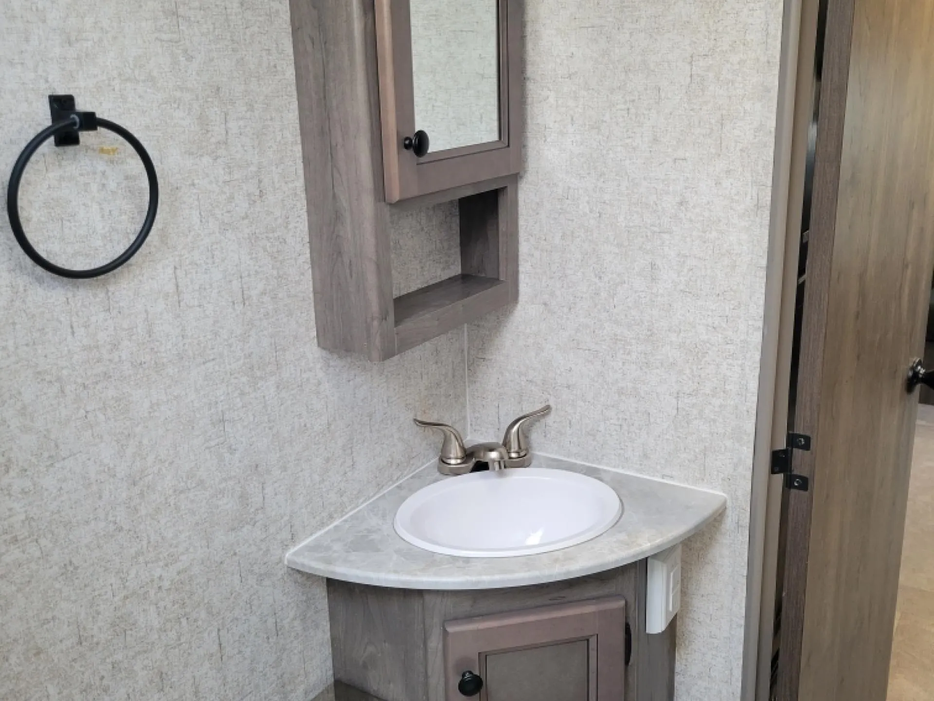 Apex Nano 208BHS, 2021 Coachmen Apex Nano 208BHS.
